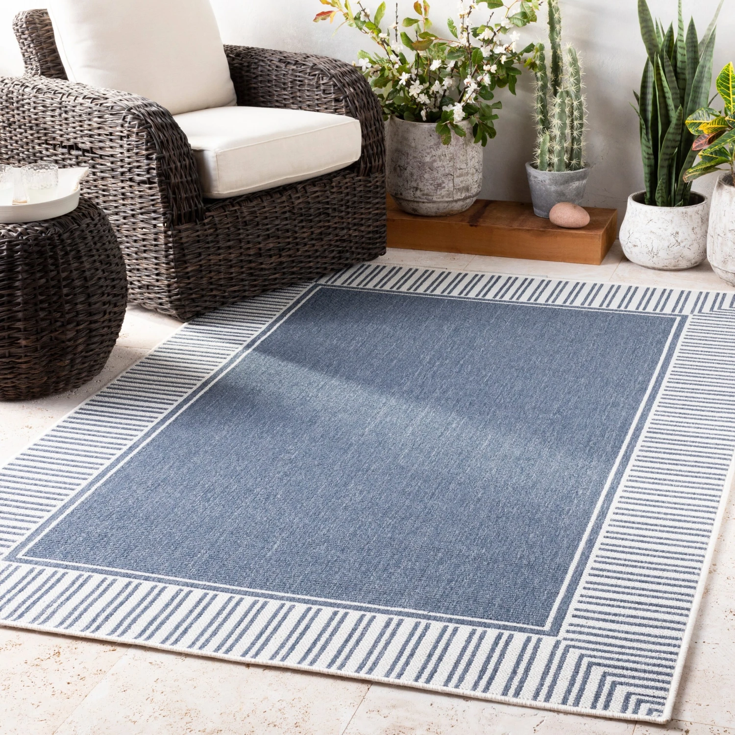 Artistic Weavers Felice Border Indoor/ Outdoor Area Rug - 5'3" Round - 5'3" Round 2 Artistic Weavers Felice Border Indoor/ Outdoor Area Rug - 5'3" Round - 5'3" Round - Image 2