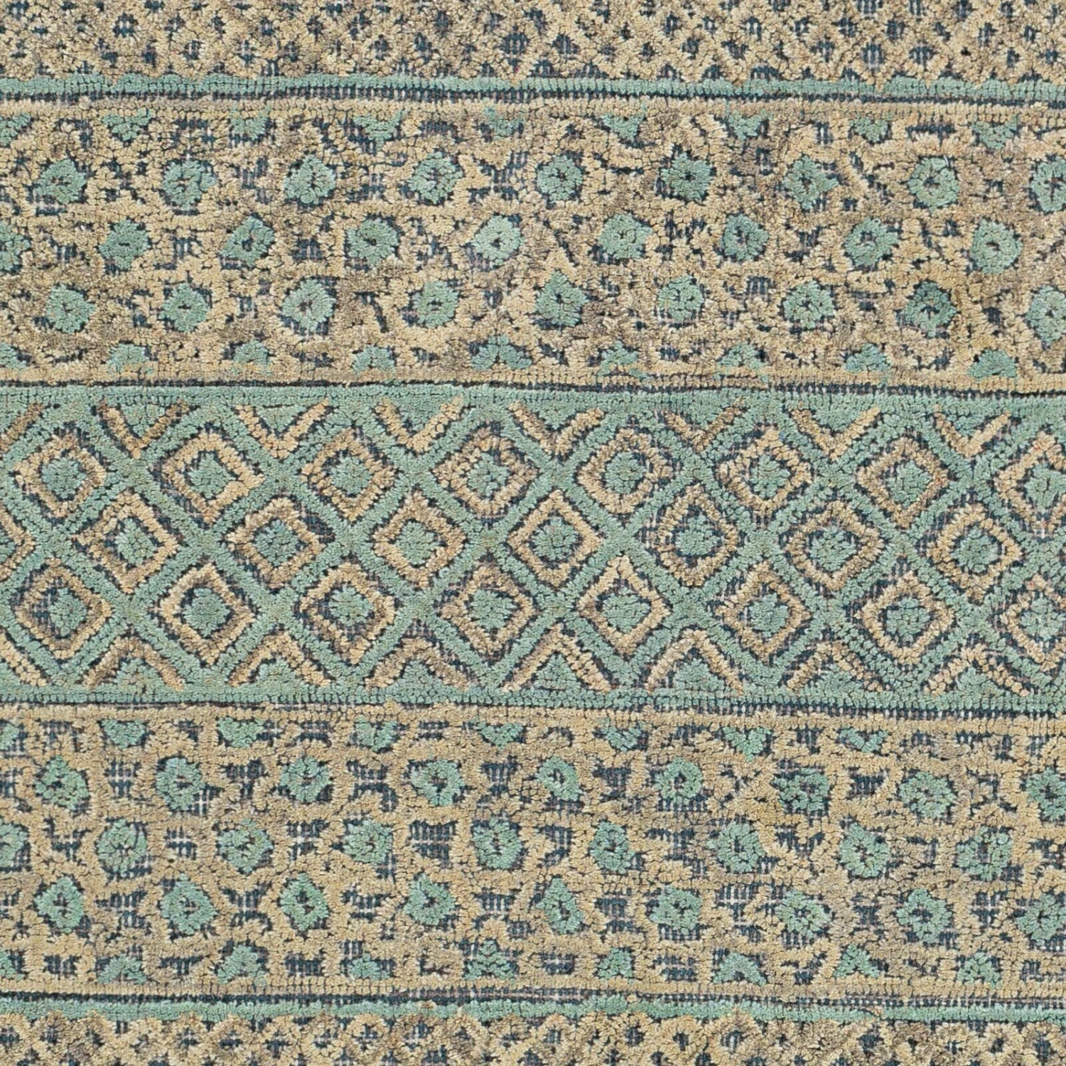 Artistic Weavers Fliede Traditional Wool Handmade Area Rug 8 Artistic Weavers Fliede Traditional Wool Handmade Area Rug - Image 8