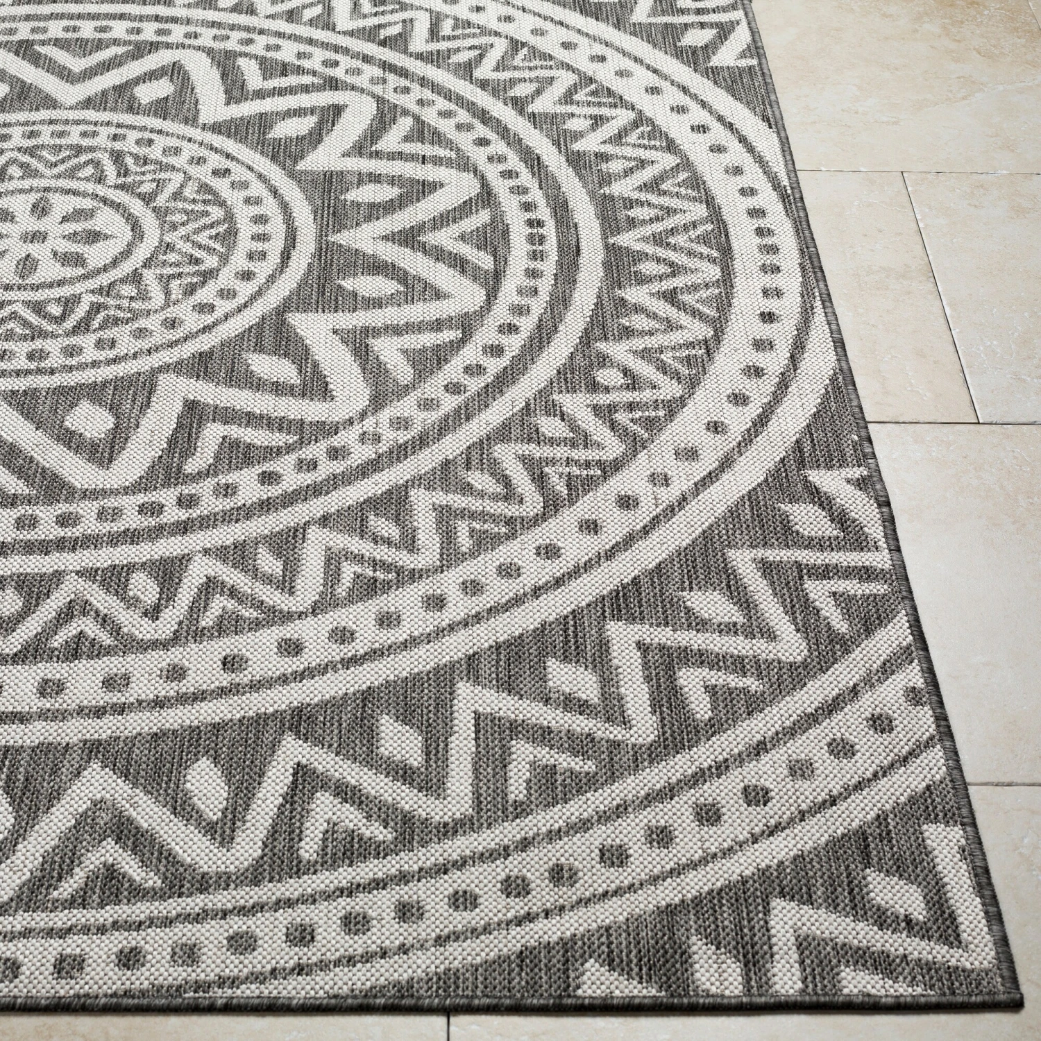 Artistic Weavers Hurley Indoor/ Outdoor Mandala Area Rug 4 Artistic Weavers Hurley Indoor/ Outdoor Mandala Area Rug - Image 4