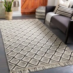 Artistic Weavers Liegh Global Diamond Area Rug
