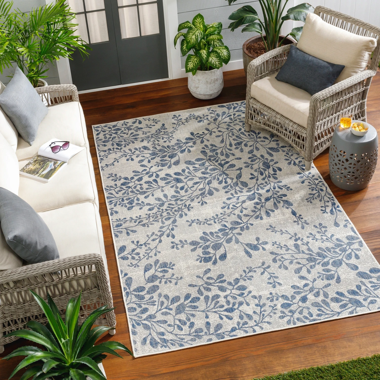 Artistic Weavers Ravello Shabby Chic Floral Indoor/ Outdoor Area Rug 2 Artistic Weavers Ravello Shabby Chic Floral Indoor/ Outdoor Area Rug - Image 2