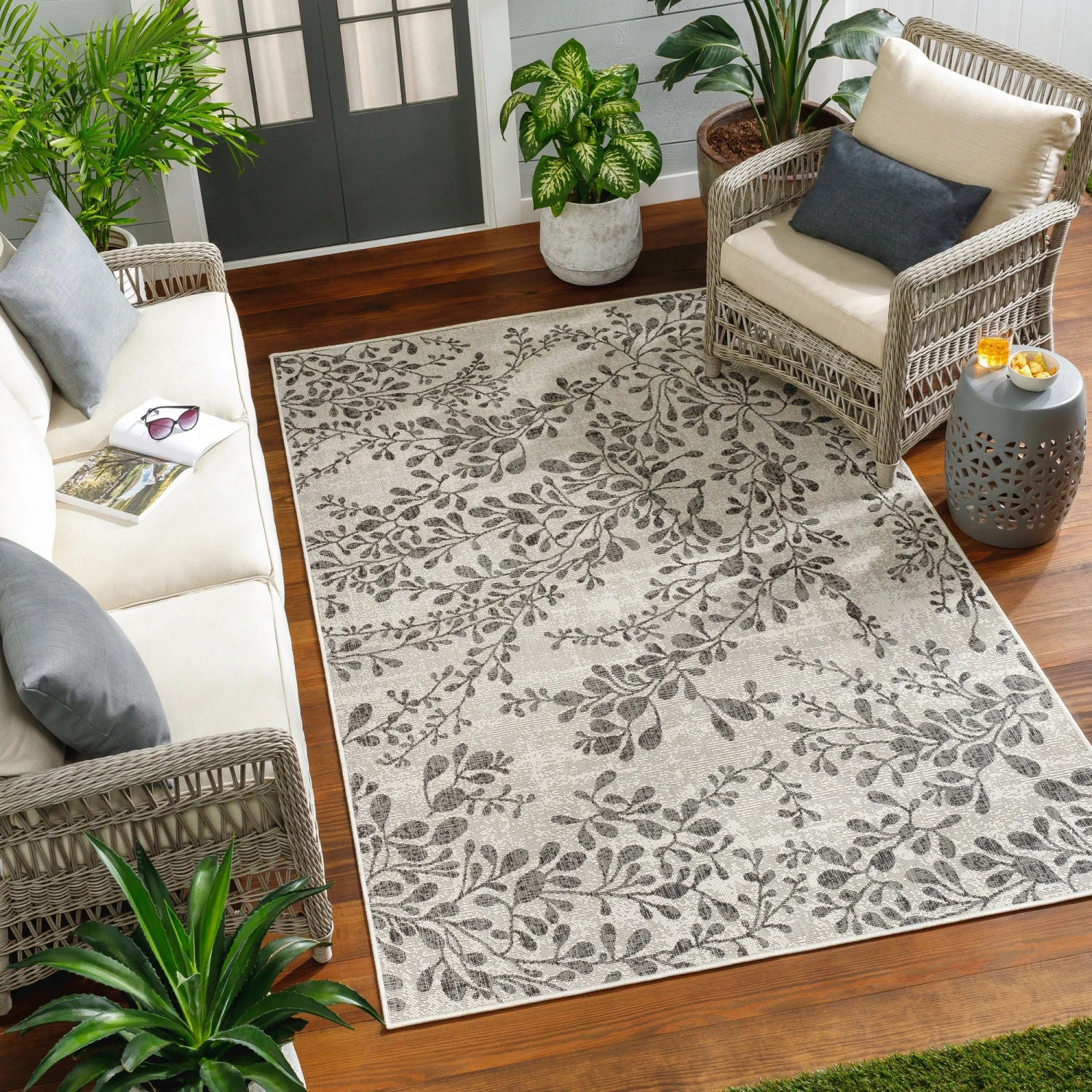 Artistic Weavers Ravello Shabby Chic Floral Indoor/ Outdoor Area Rug 8 Artistic Weavers Ravello Shabby Chic Floral Indoor/ Outdoor Area Rug - Image 8