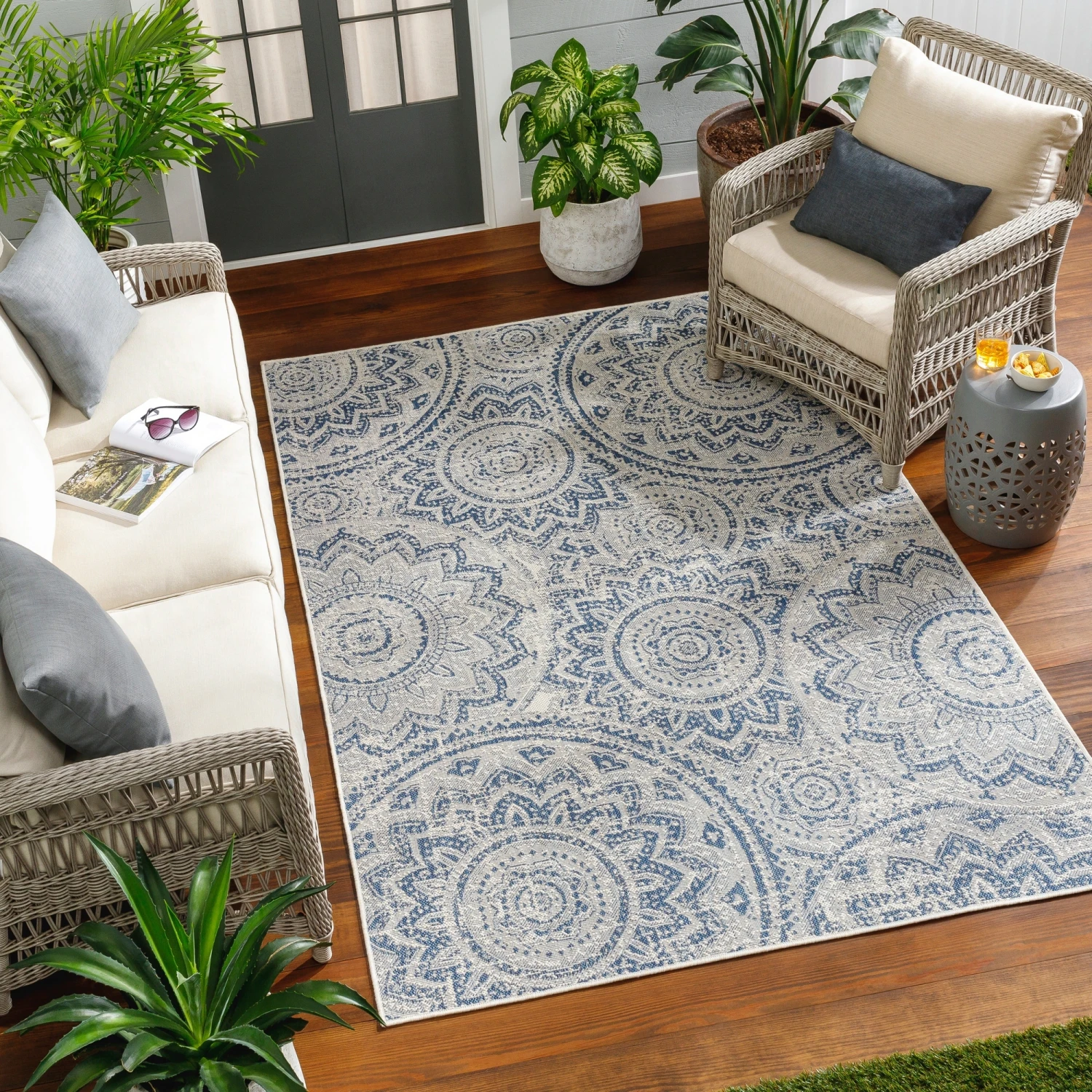 Artistic Weavers Ravello Transitional Floral Indoor/ Outdoor Area Rug 2 Artistic Weavers Ravello Transitional Floral Indoor/ Outdoor Area Rug - Image 2