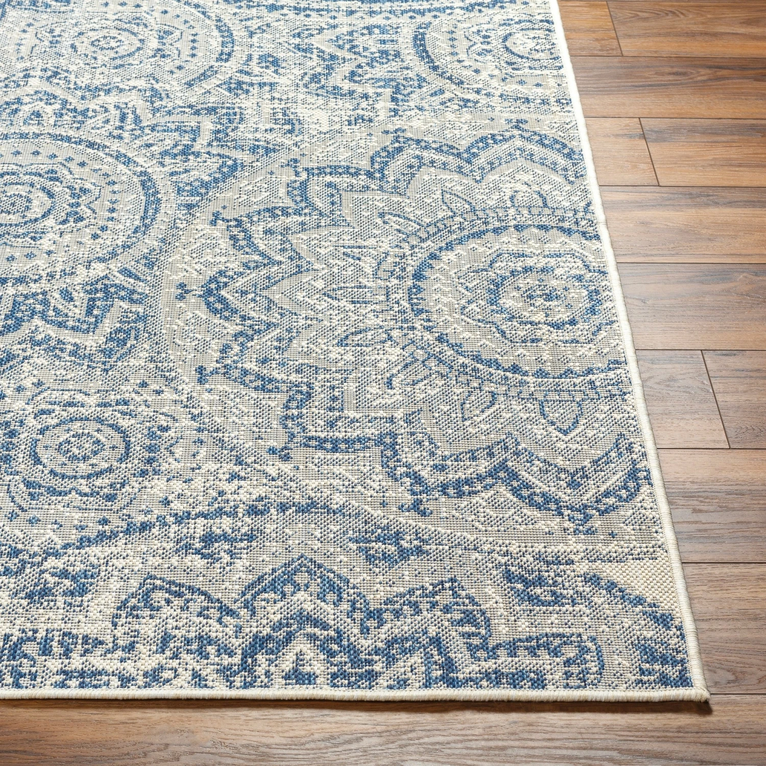 Artistic Weavers Ravello Transitional Floral Indoor/ Outdoor Area Rug 4 Artistic Weavers Ravello Transitional Floral Indoor/ Outdoor Area Rug - Image 4