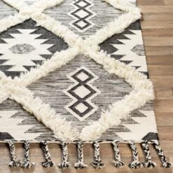 Artistic Weavers Topanga Handmade Wool Scandinavian Tassel Area Rug -Artistic Weavers Topanga Handmade Wool Scandinavian Tassel Area Rug 3